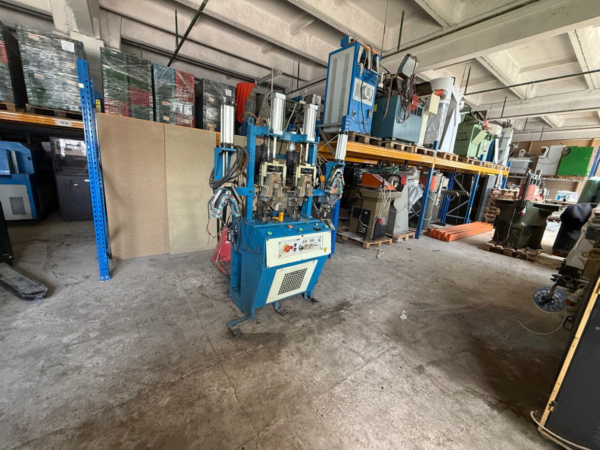 Alfa Meccanica 4 stations backpart moulding system