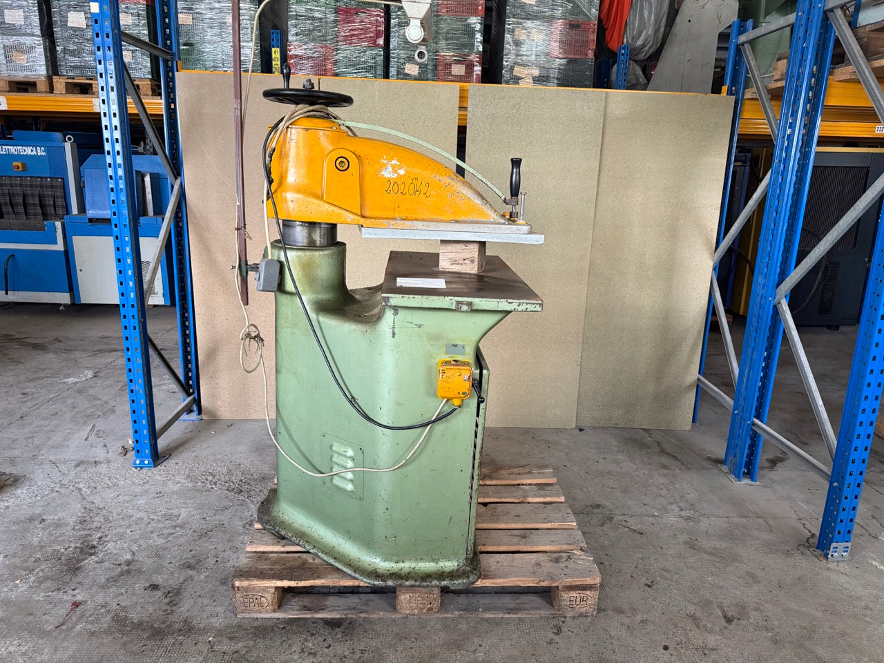 Schön hydraulic click press / cutting machine