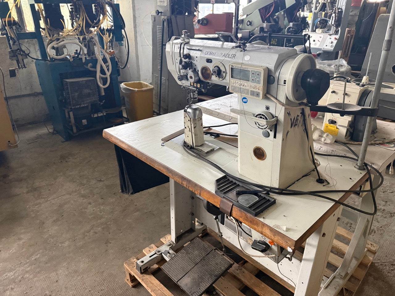Dürkopf Adler 888 post-bed industrial stitching machine