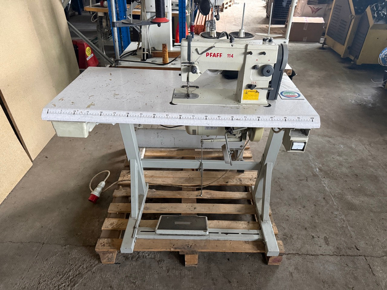 Pfaff 114 industrial sewing machine
