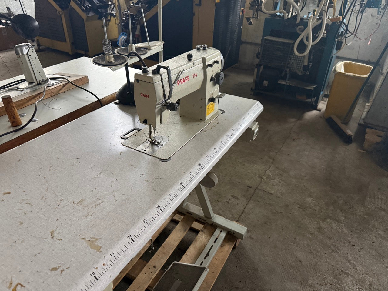 Pfaff 114 industrial sewing machine