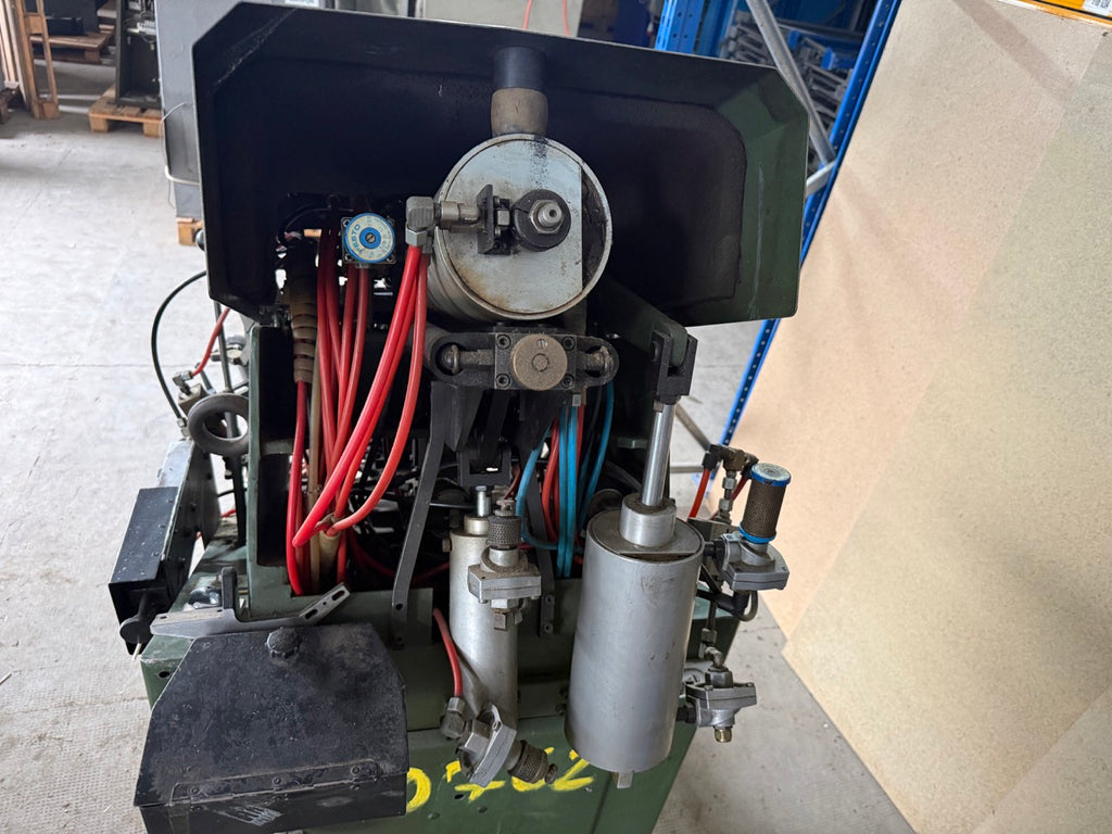 International toe lasting machine