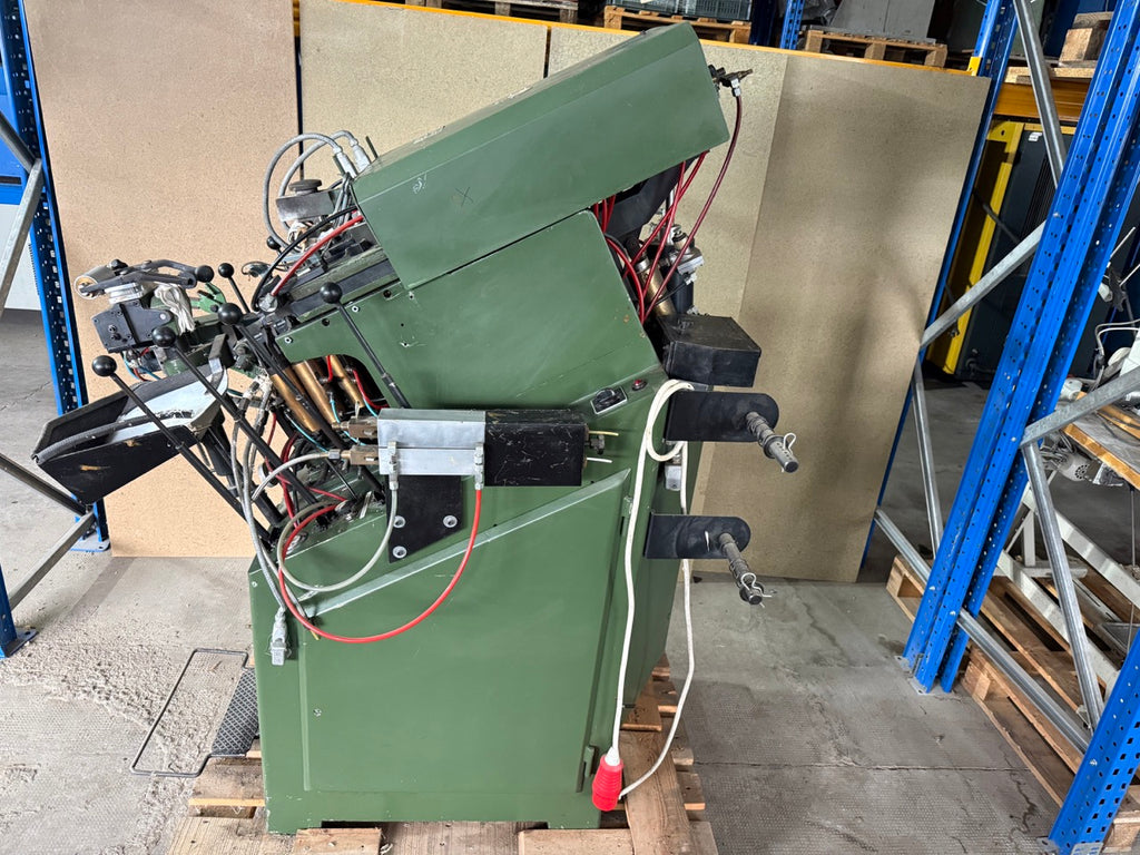 International toe lasting machine