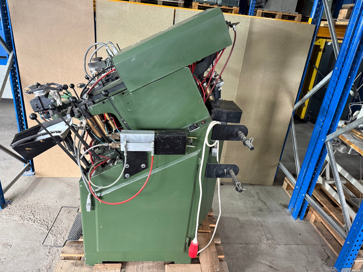 International toe lasting machine