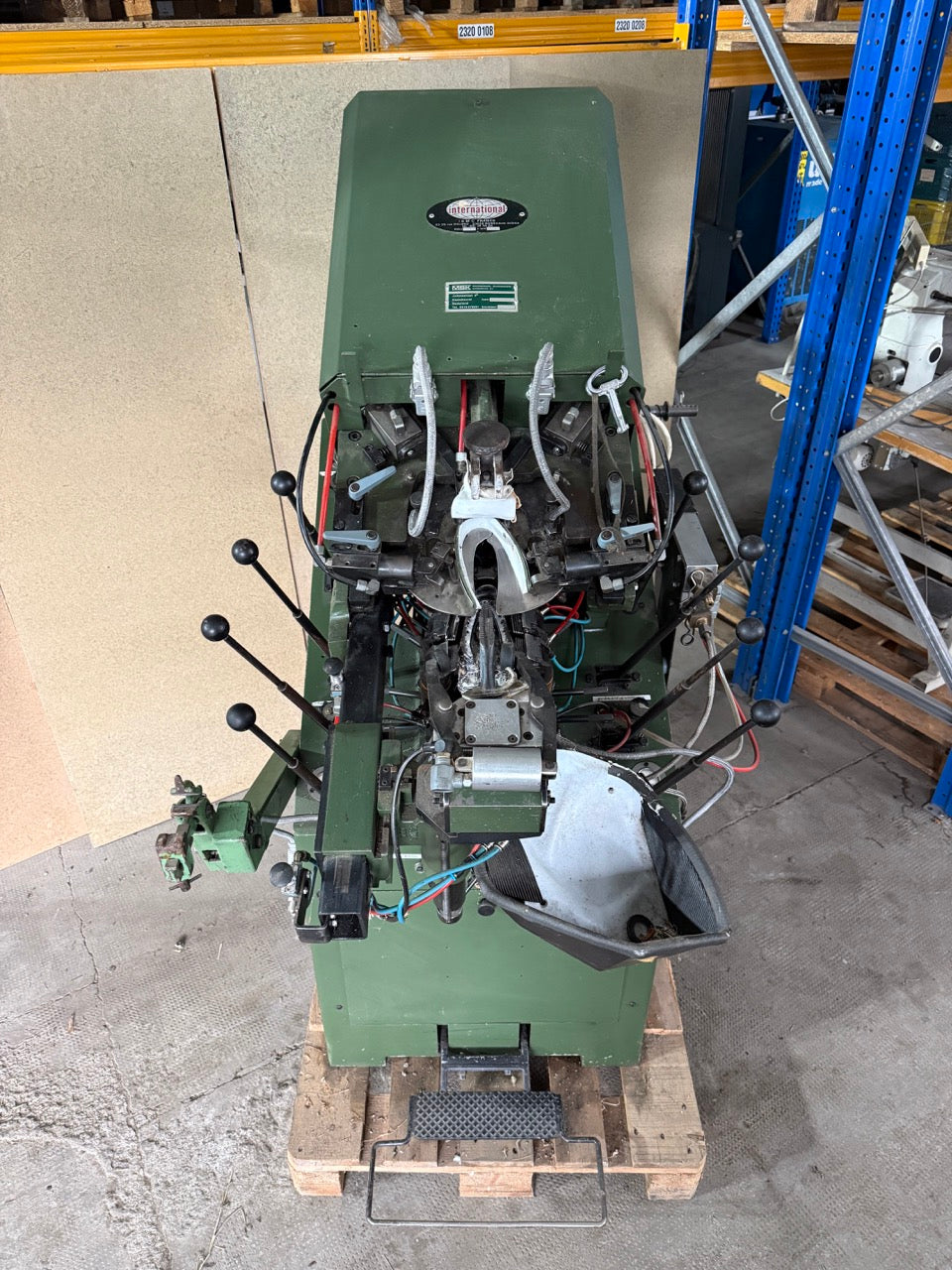 International toe lasting machine