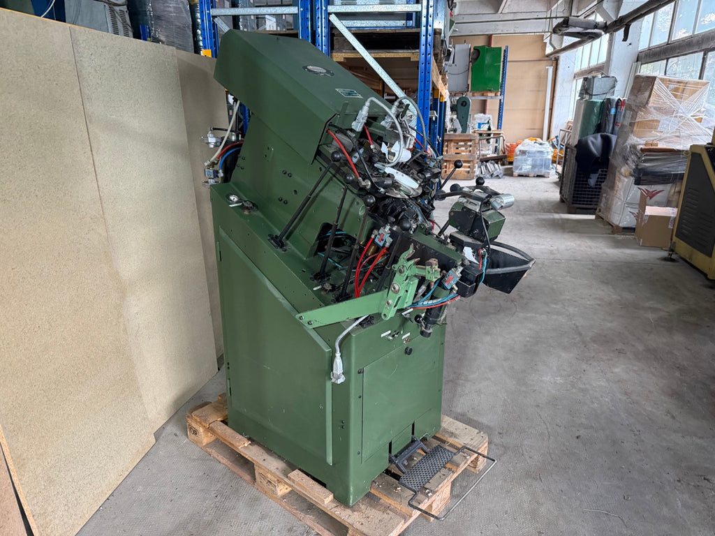 International toe lasting machine