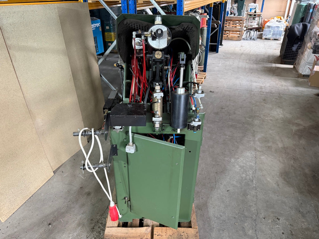 International toe lasting machine