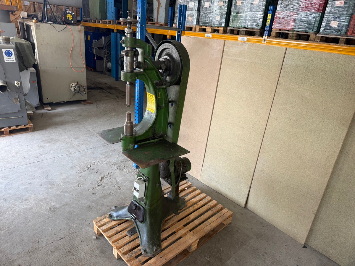 Svit industrial automatic eyeletting or punch/riveting machine