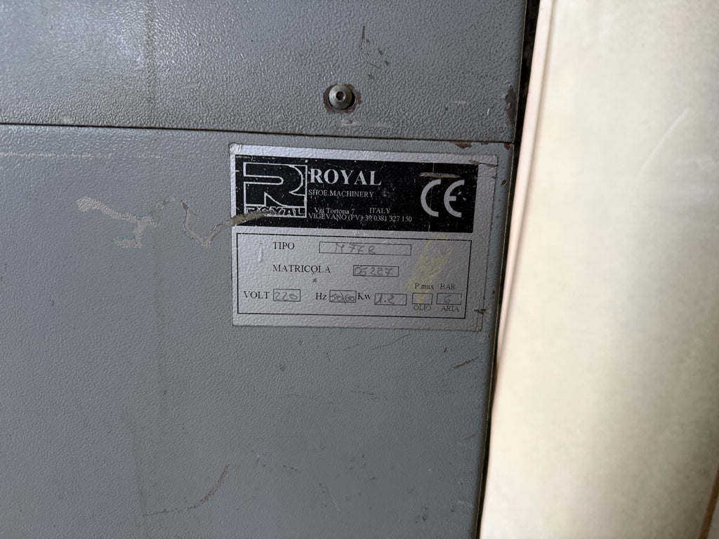 Iron Fox 2 stations backpart moulding system