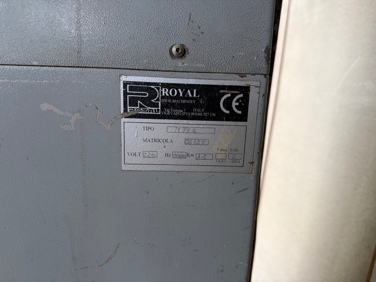 Iron Fox 2 stations backpart moulding system